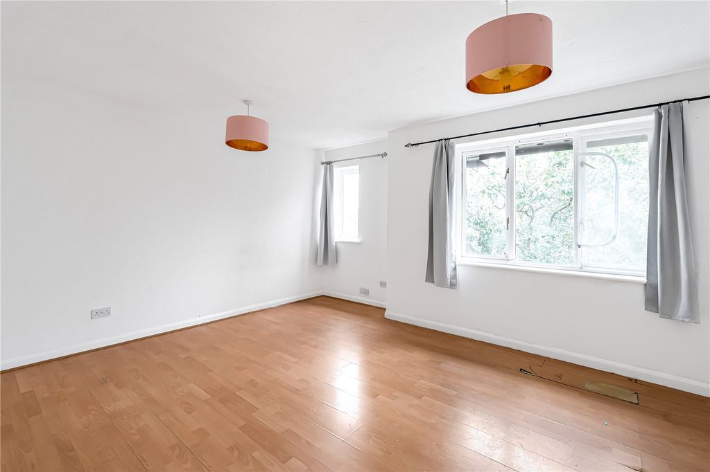 Property photo 3 of 10 Studio