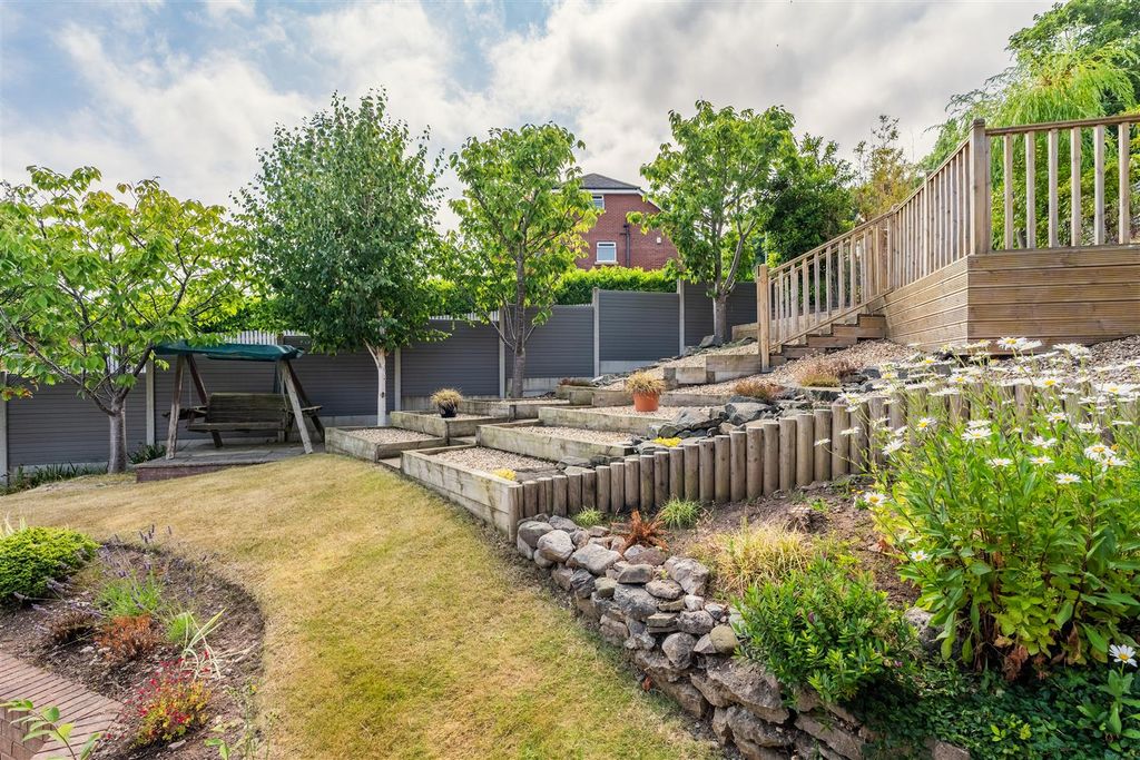 Property photo 2 of 23 Garden
