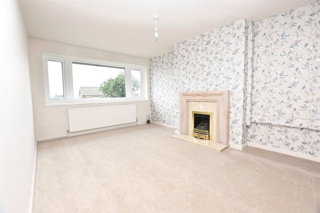 Property photo 2 of 11 Living Room