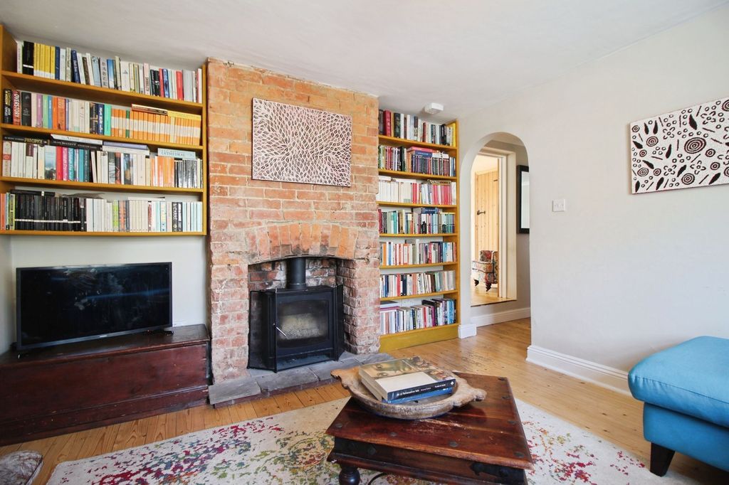 Property photo 3 of 33