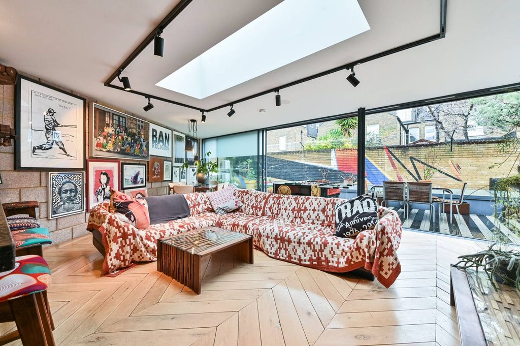 Property photo 2 of 39