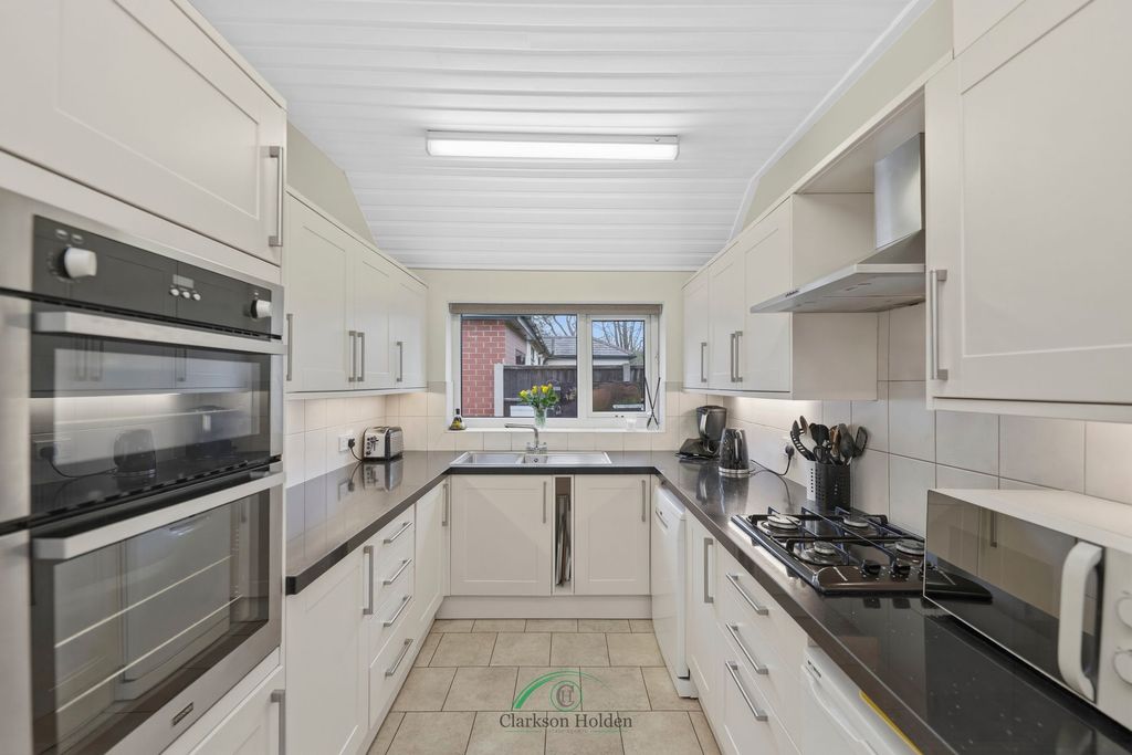 Property photo 3 of 39