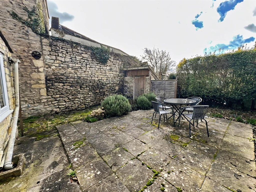 Property photo 3 of 12 Garden