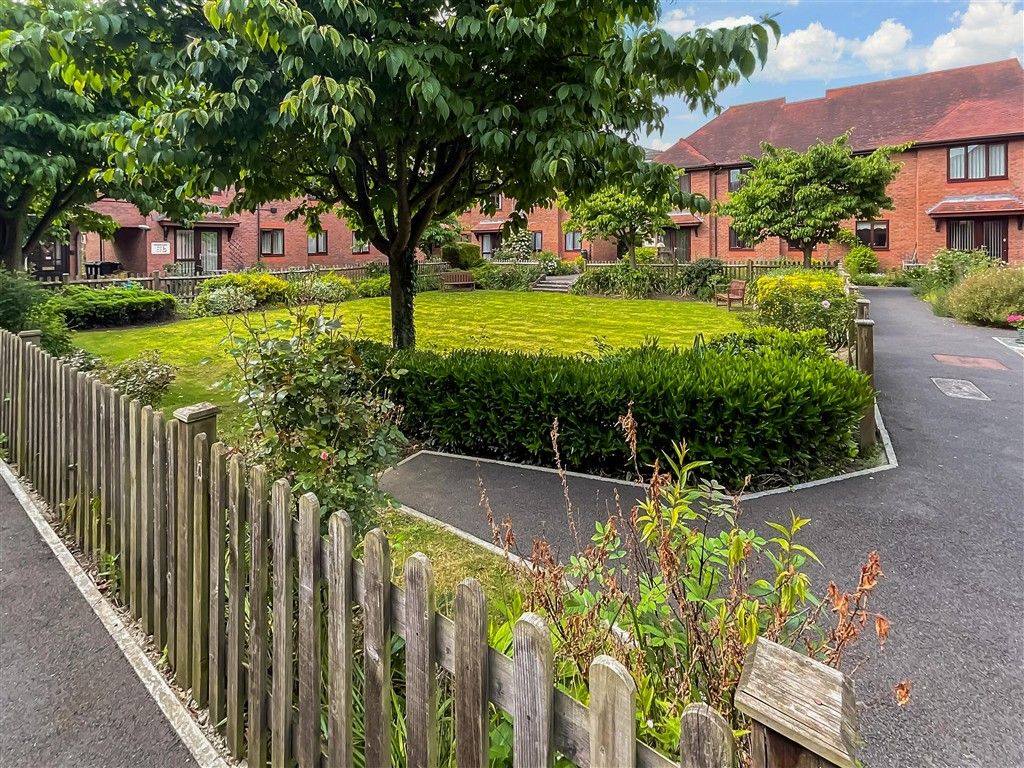 Property photo 2 of 11 Grounds