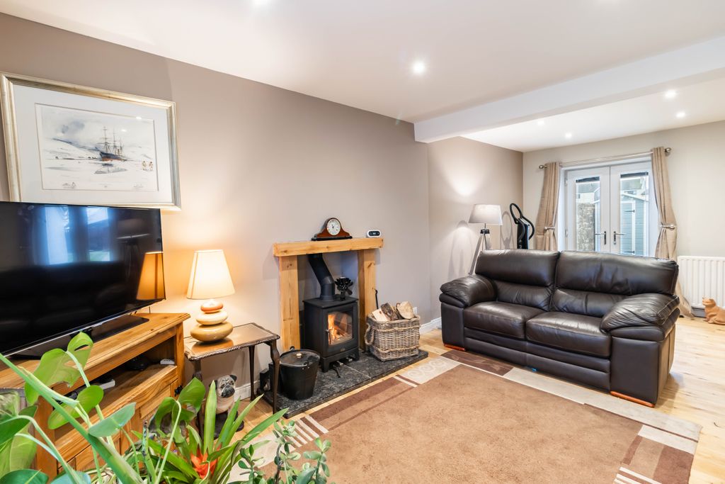 Property photo 2 of 25 Lounge/Diner