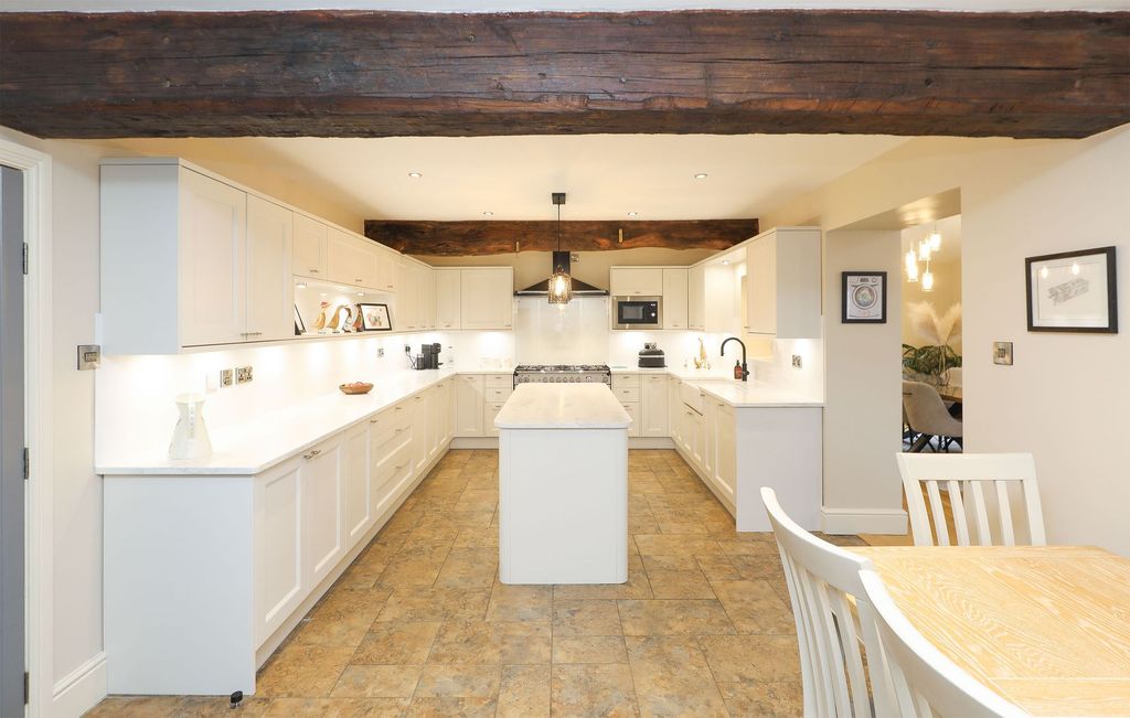 Property photo 3 of 46