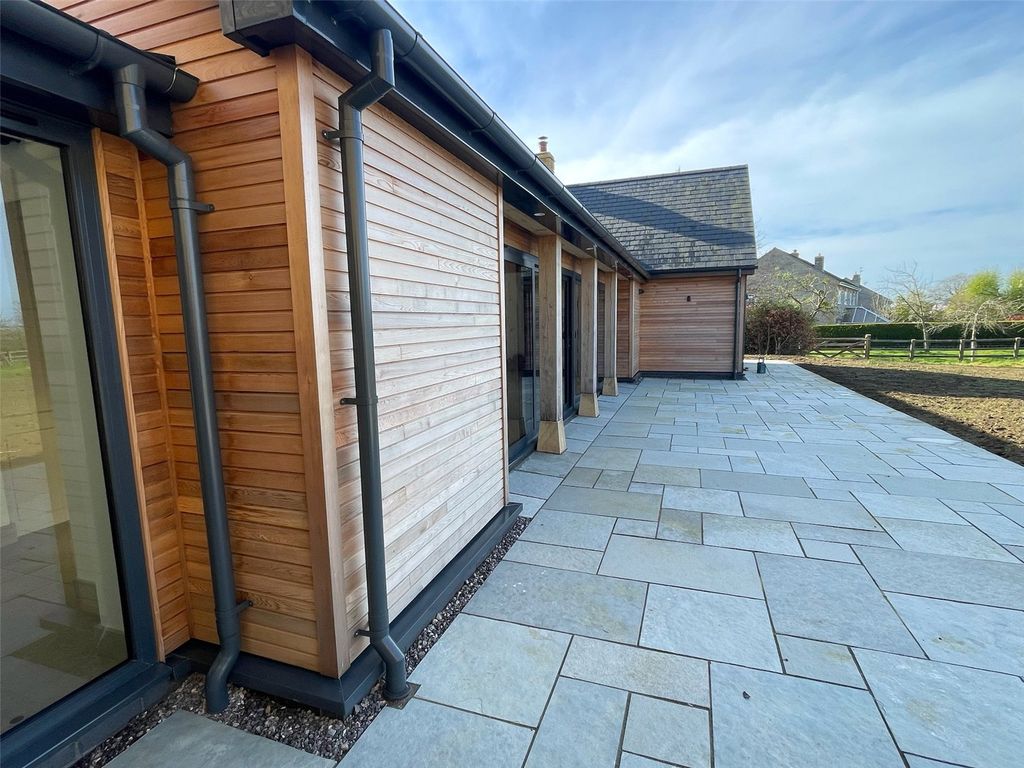 Property photo 3 of 16 Picture No. 22