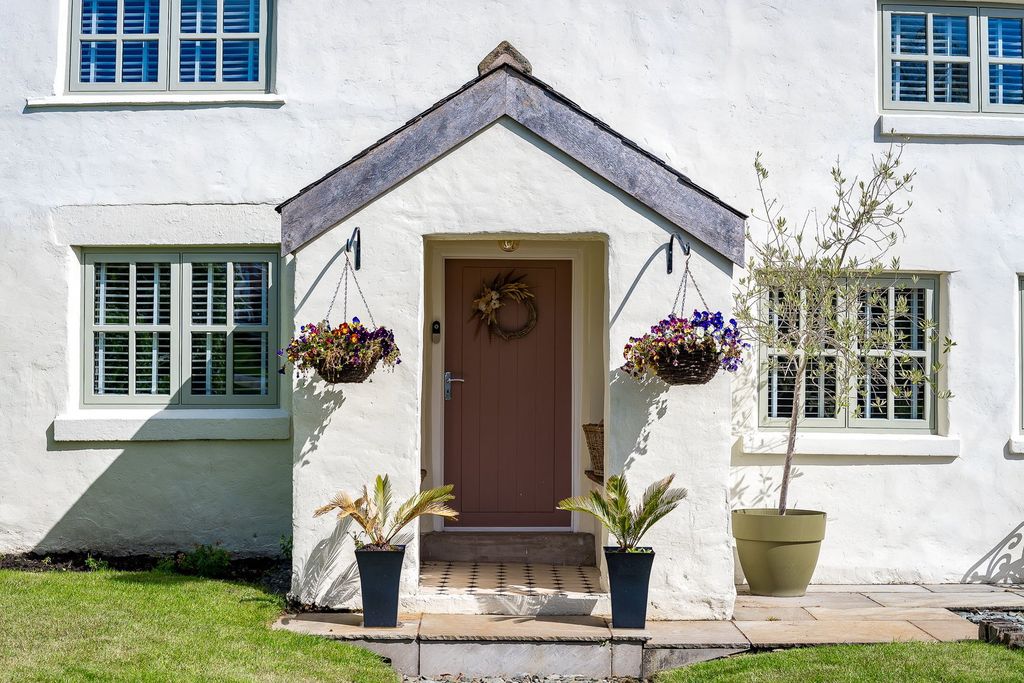 Property photo 2 of 21