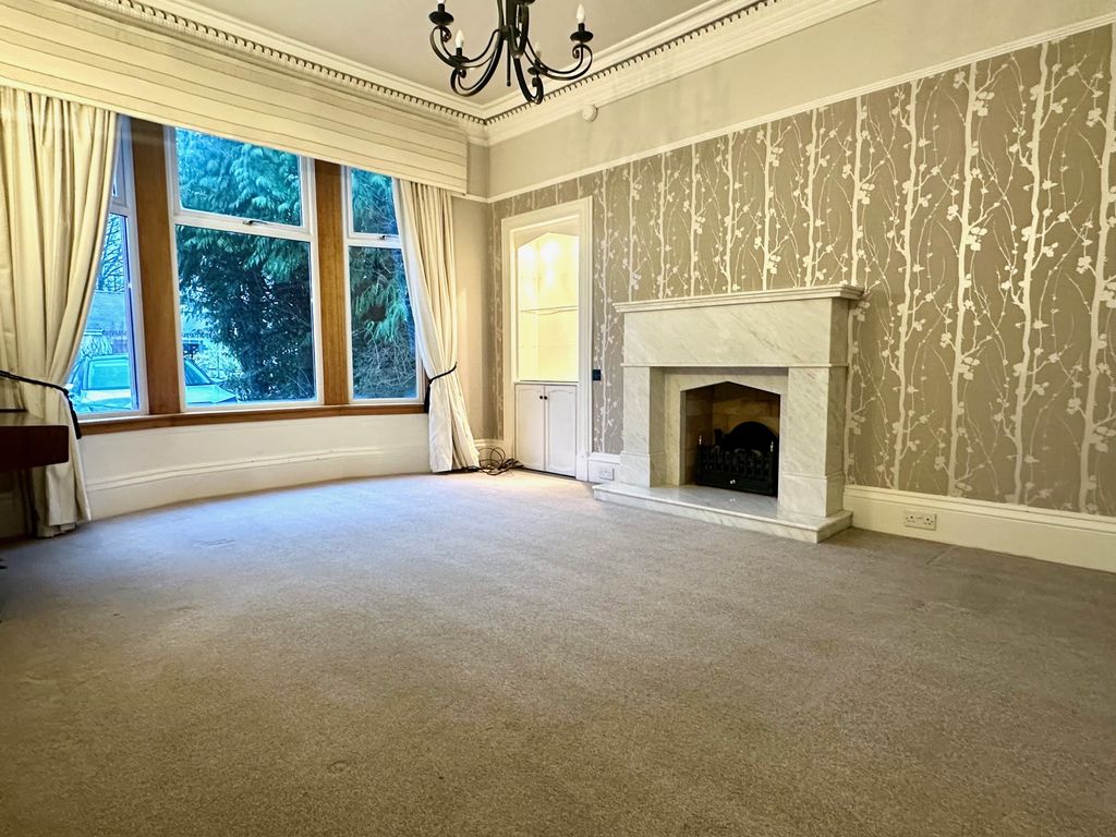 Property photo 2 of 14 Lounge