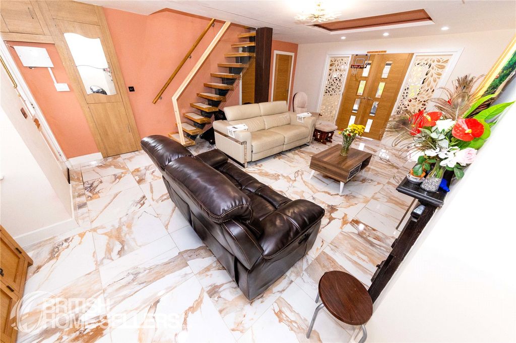 Property photo 2 of 29 Picture No. 33