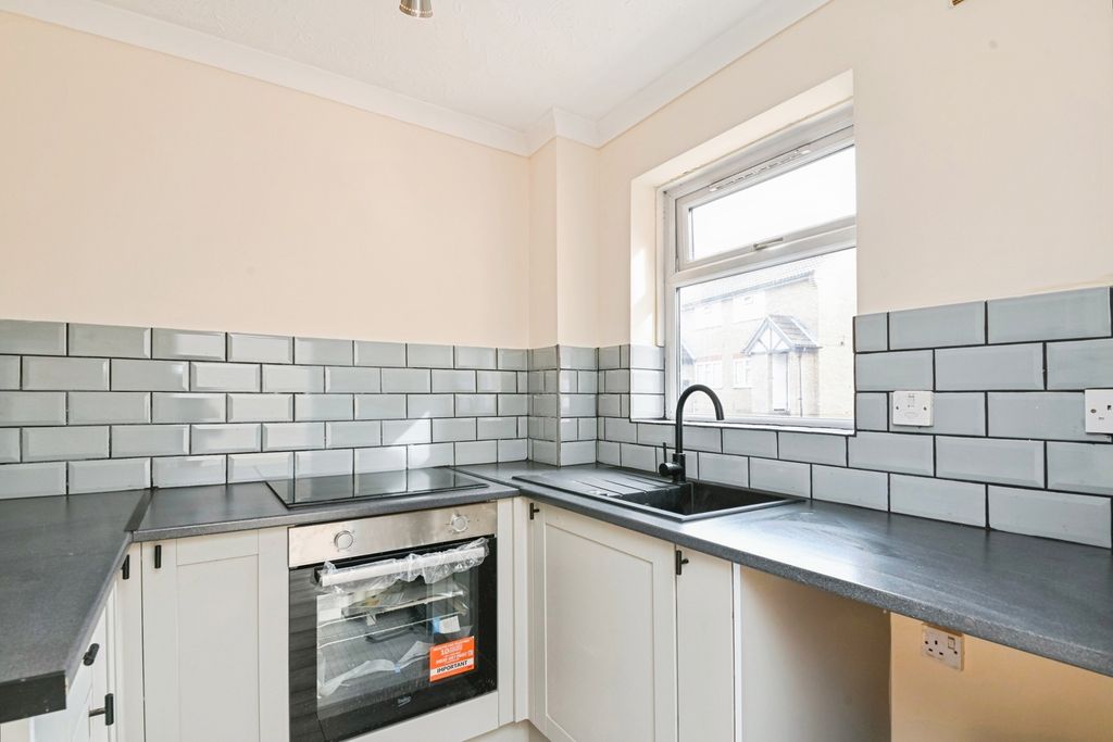 Property photo 2 of 10 Kitchen