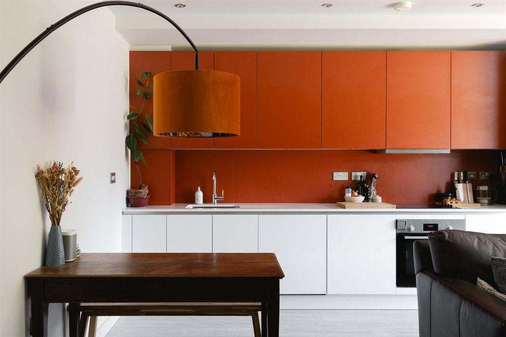 Property photo 3 of 13 Studio House E20