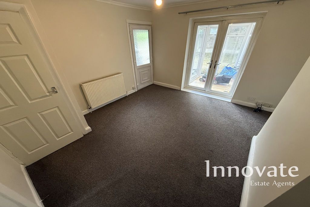 Property photo 3 of 9 Photo 7