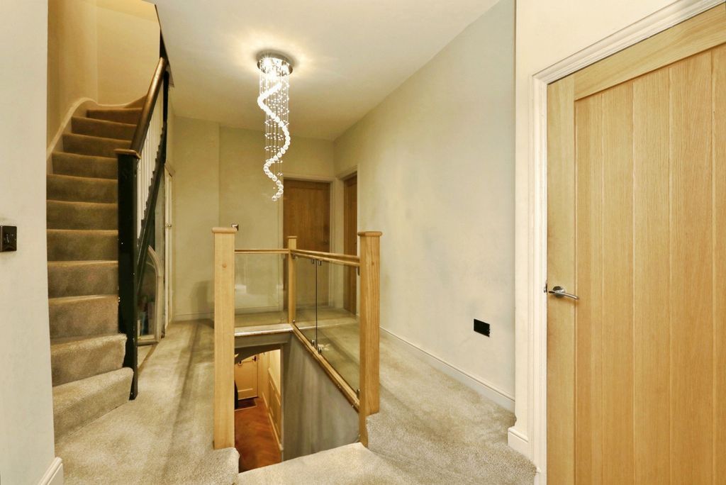 Property photo 2 of 27 Pbox-Img.Jpg