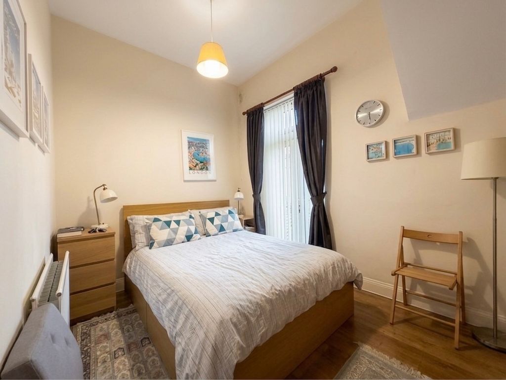 Property photo 3 of 7 Balcony