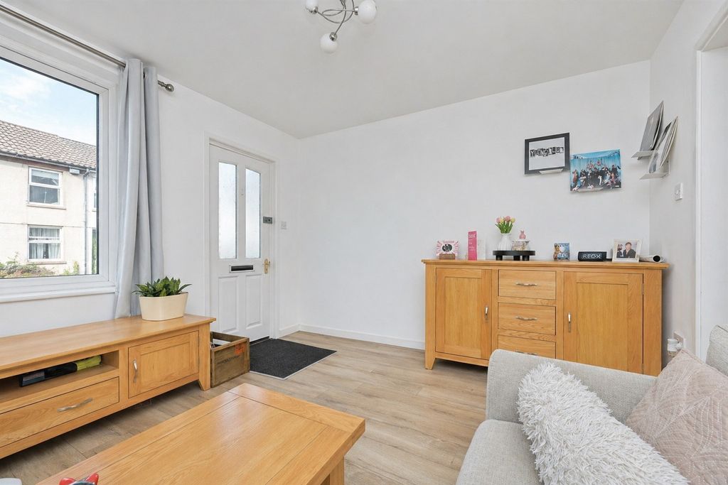 Property photo 3 of 14 Lounge