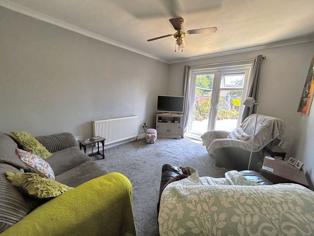 Property photo 2 of 14 6A6166B4-410F-45E1-A59D-7492Bb329415.Jpg