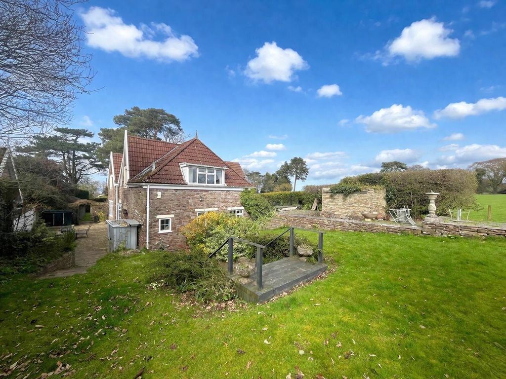 Property photo 2 of 28