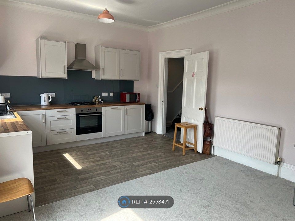 Property photo 2 of 32