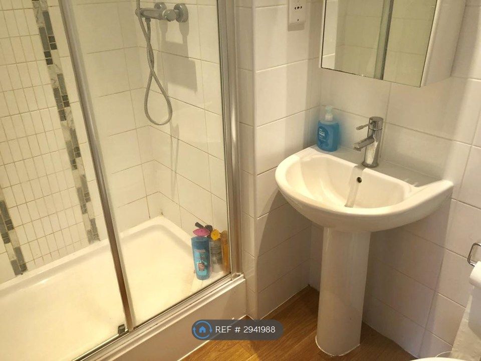 Property photo 2 of 12 Ensuite Bathroom 1