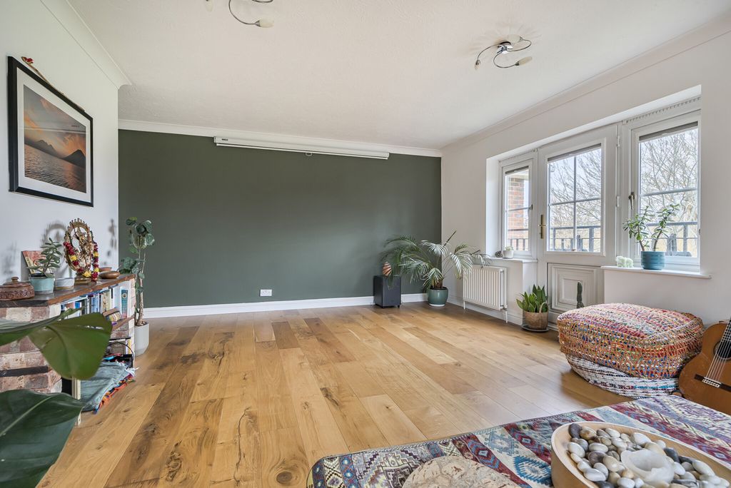 Property photo 2 of 14 1400695-17-697230...