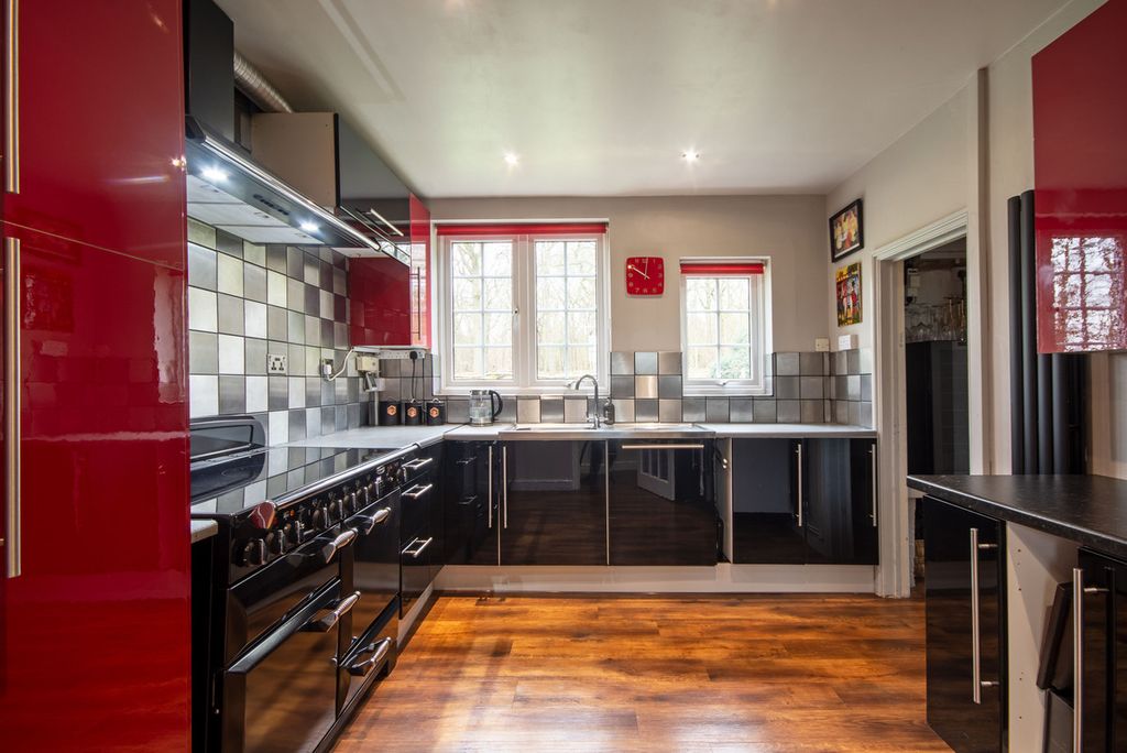 Property photo 3 of 27