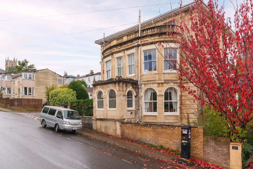 Property photo 2 of 28 1V6Wcm - External B.Jpg