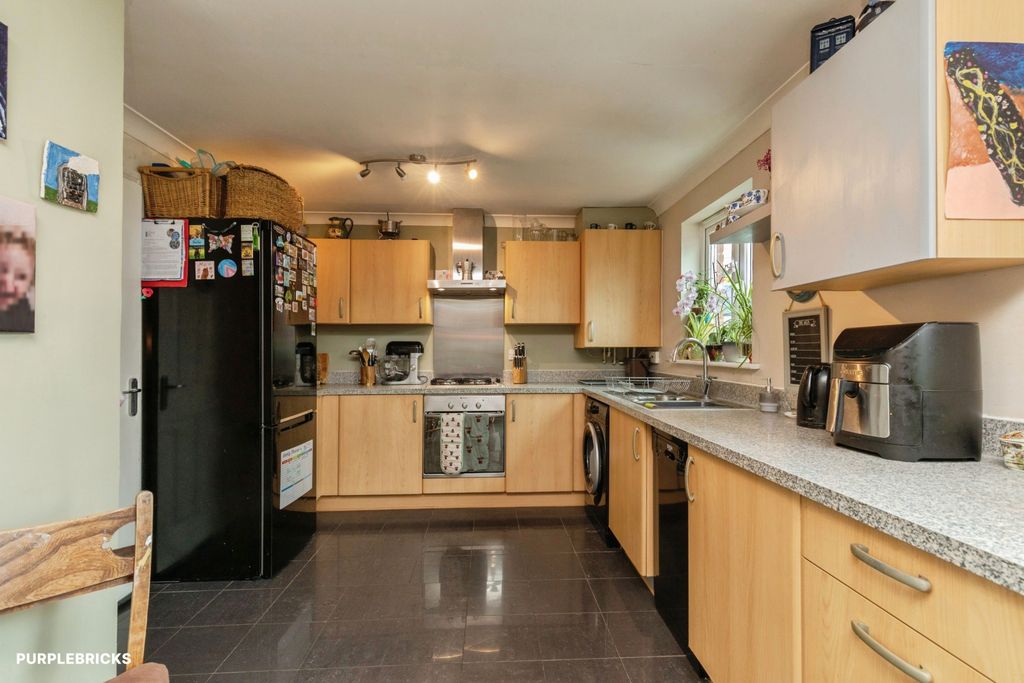 Property photo 2 of 27