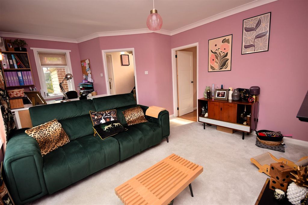 Property photo 2 of 21 Living Room