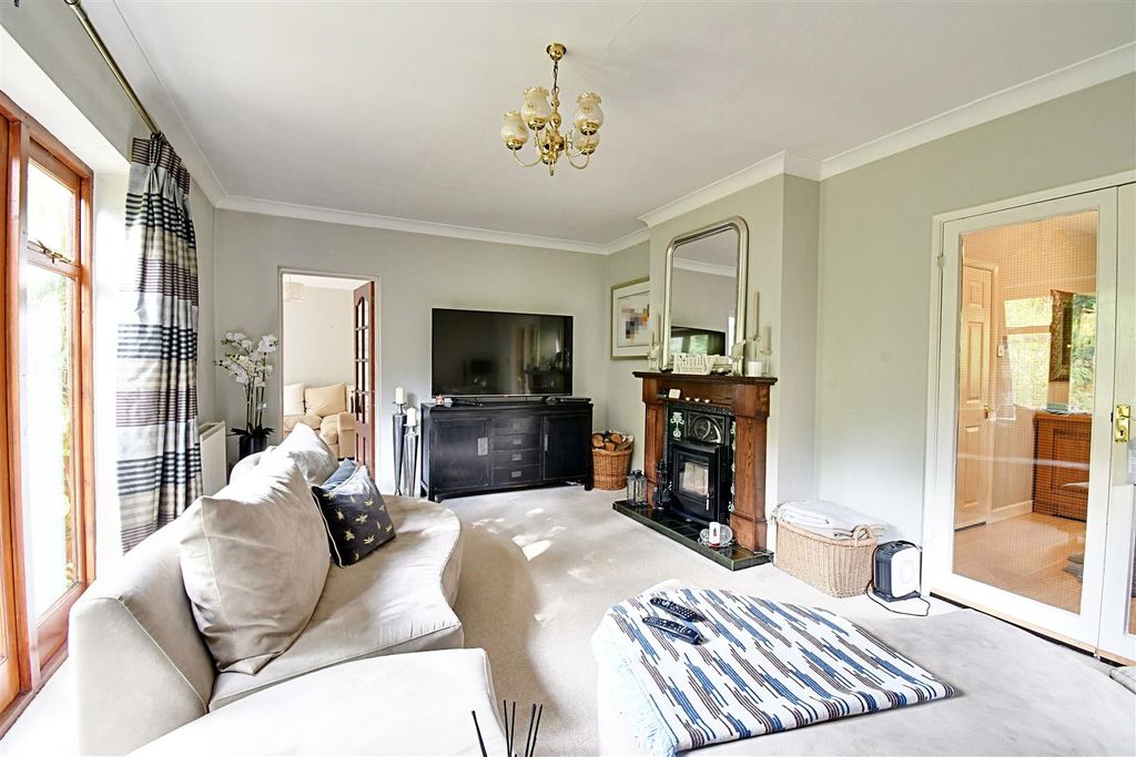 Property photo 2 of 36