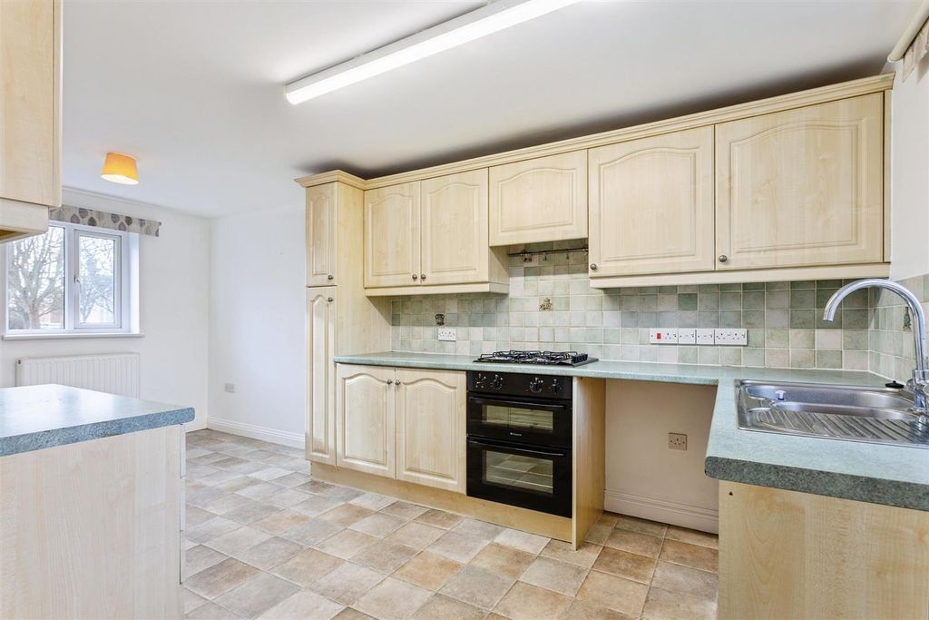 Property photo 3 of 17 Kitchen Diner (3).Jpg