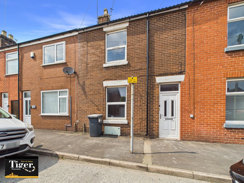 Property photo 1 of 12 Cam01931G0-Pr0379-Still012