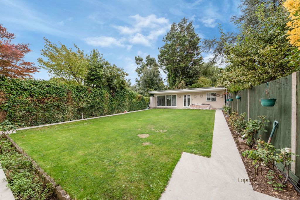 Property photo 2 of 46