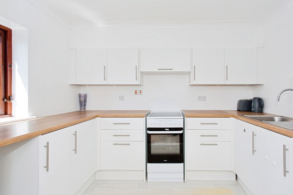 Property photo 2 of 11 Kitchen