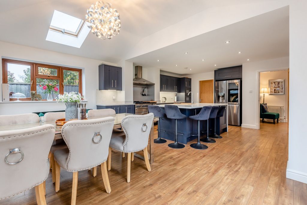 Property photo 2 of 34