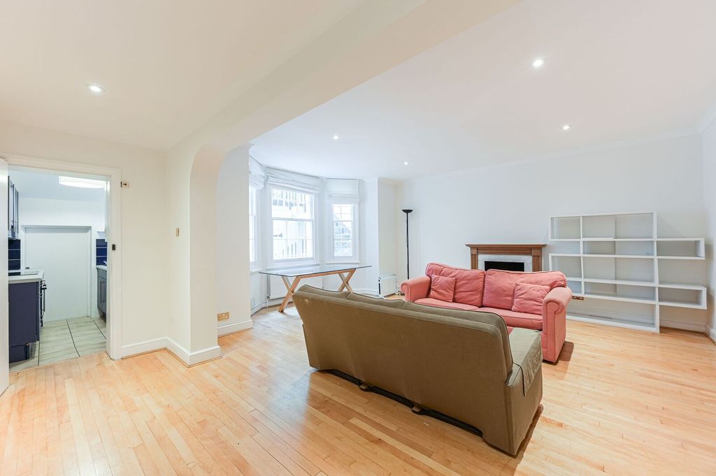 Property photo 2 of 32