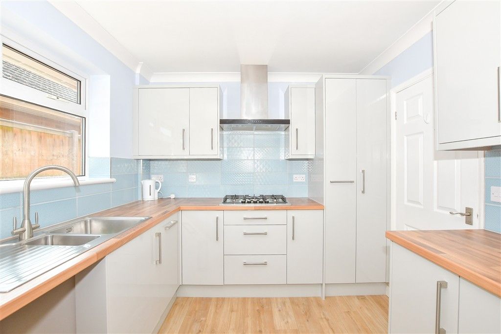 Property photo 1 of 10 Kitchen