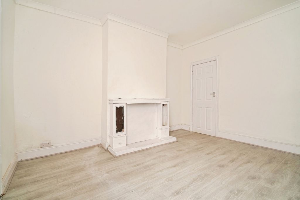 Property photo 2 of 17 Photo