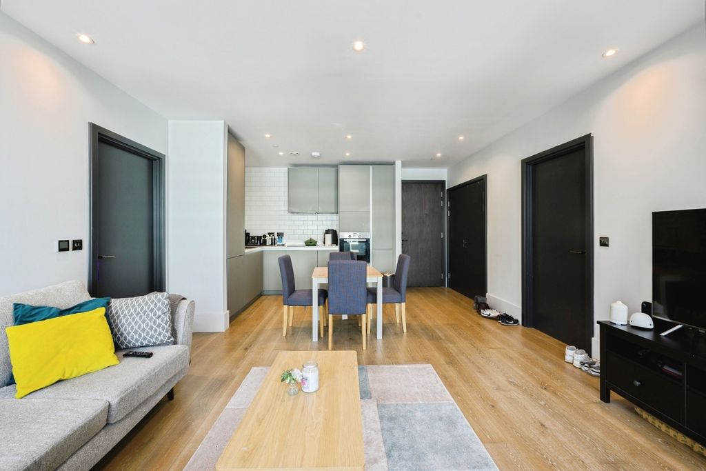 Property photo 3 of 16 Pbox-Img.Jpg