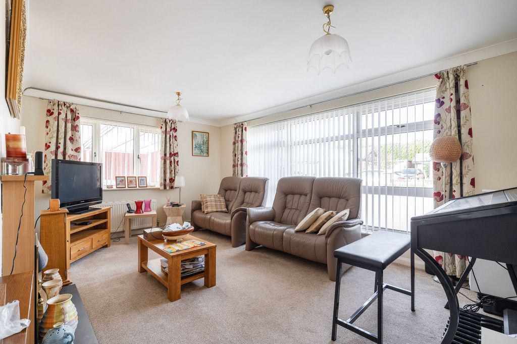 Property photo 2 of 17