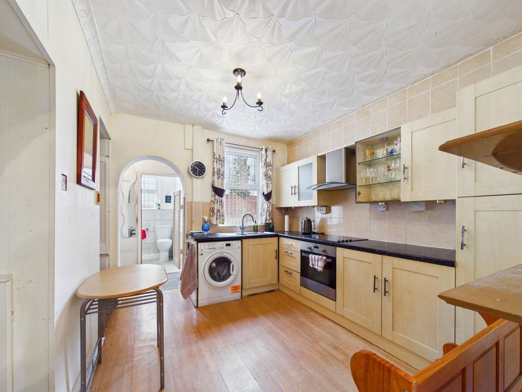 Property photo 3 of 9 Kitchen