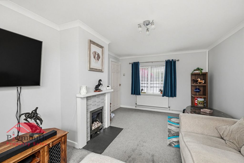 Property photo 3 of 12