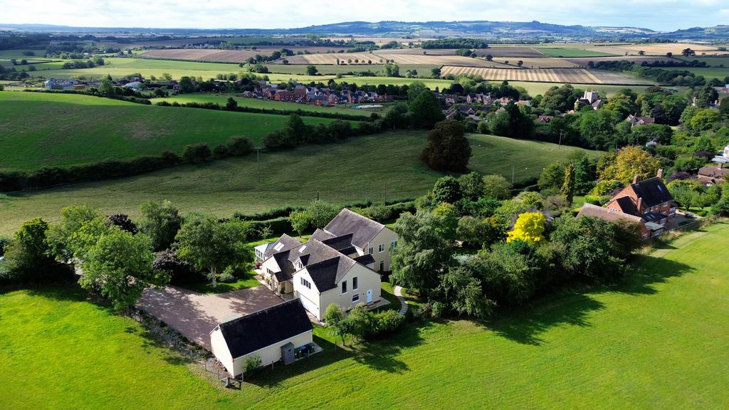 Property photo 2 of 41