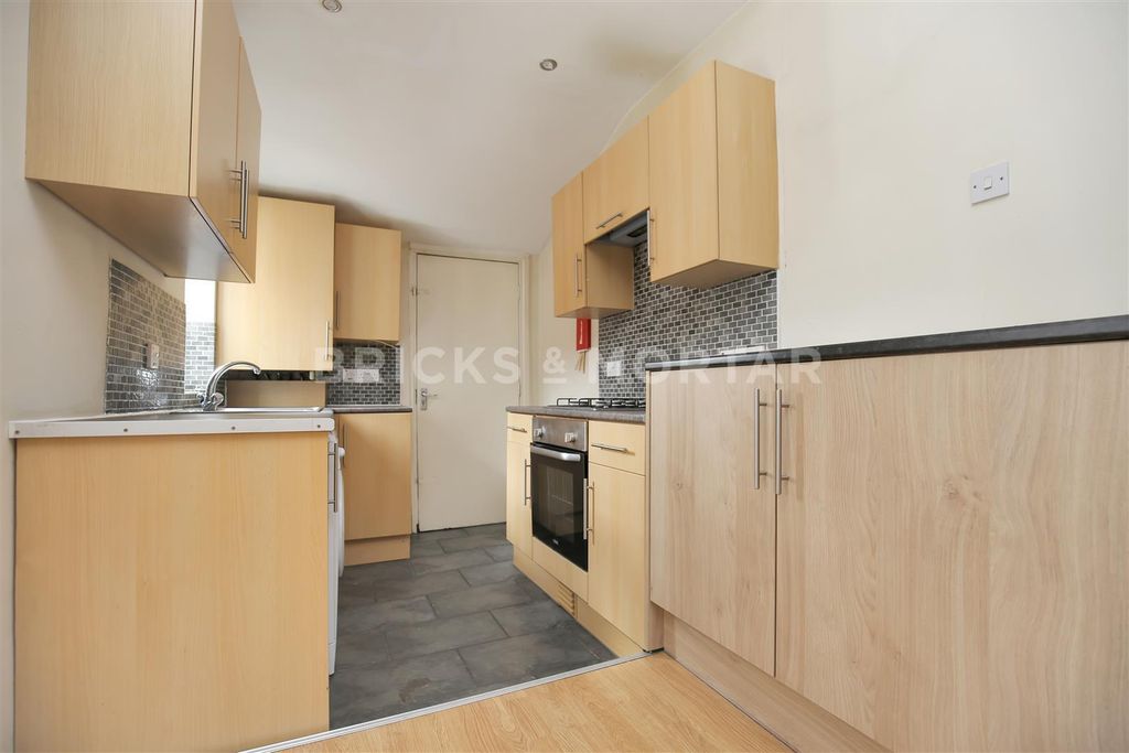 Property photo 3 of 8 J6Ec-Voutuqzhdu-Pealtg.Jpg