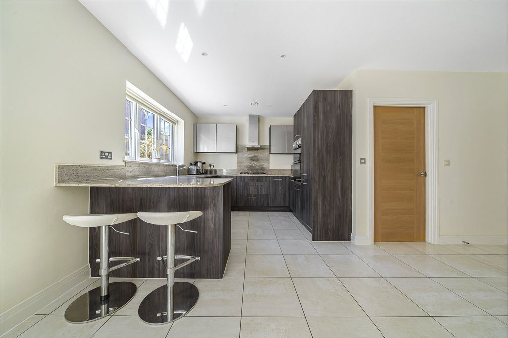 Property photo 2 of 31 Picture No. 19