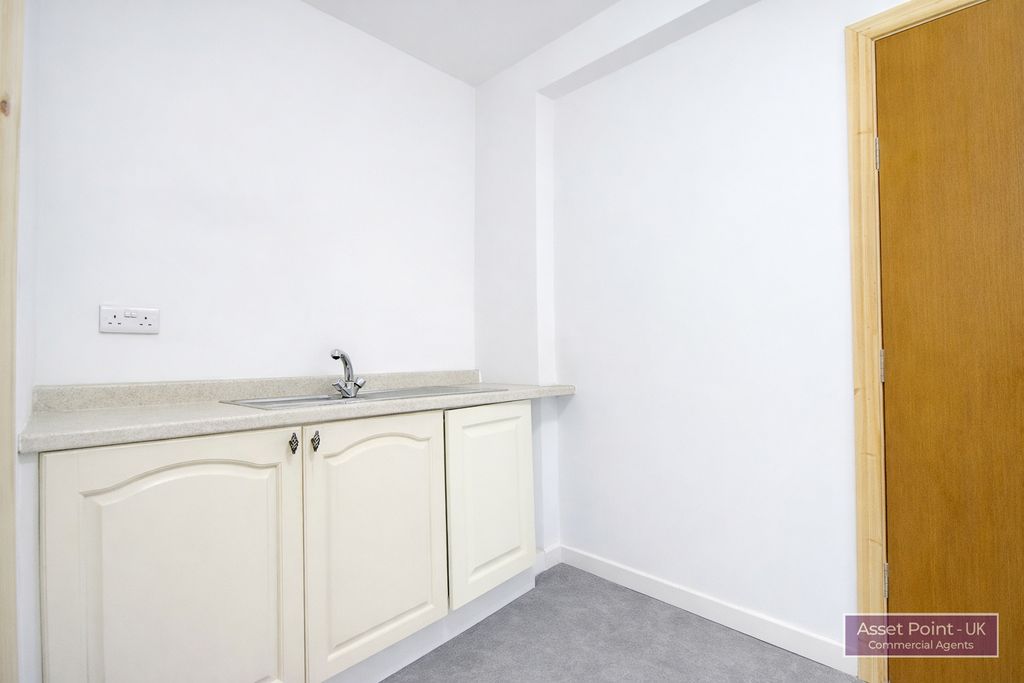 Property photo 3 of 5 Kitchen