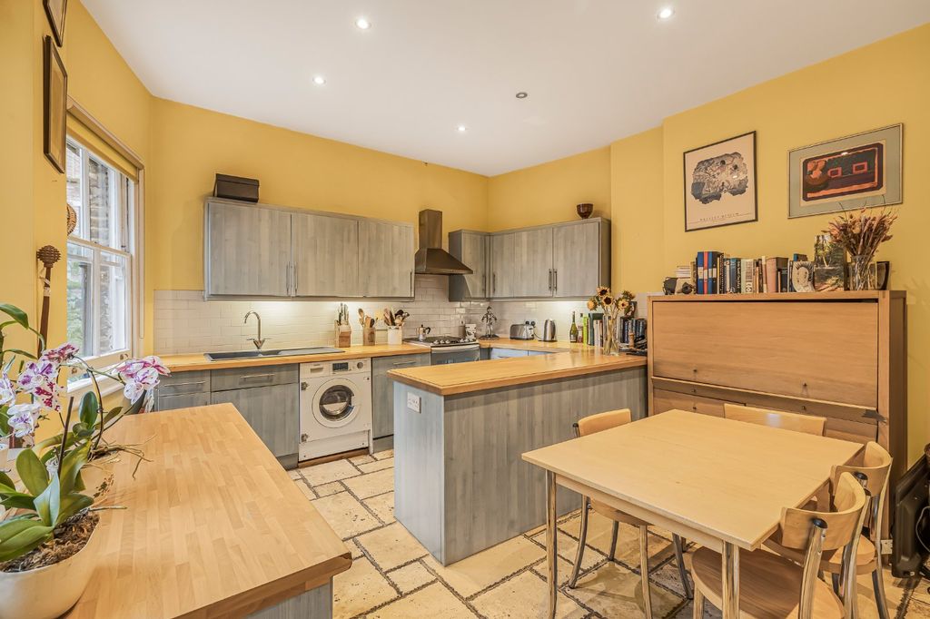 Property photo 2 of 16 Picture 2