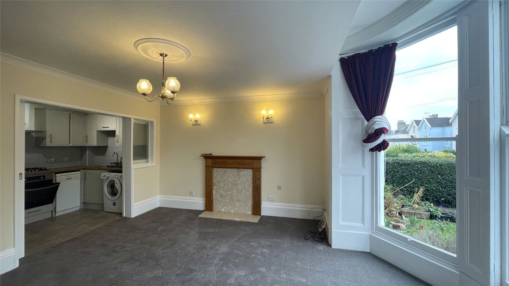 Property photo 2 of 9 Picture No. 18