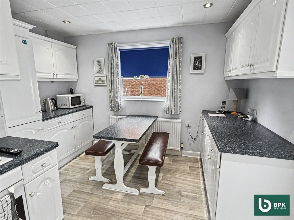 Property photo 3 of 14 Picture No. 05