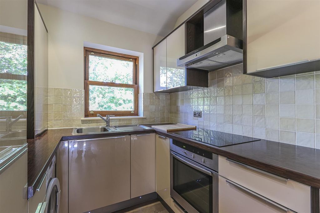 Property photo 3 of 8 Marlborough Road 164, 4-3.Jpg